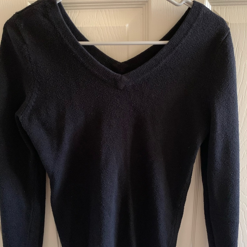Double V sweater